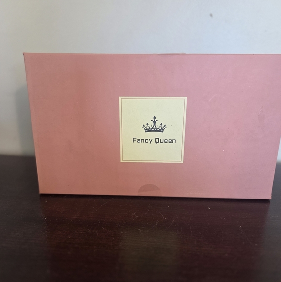 Fancy Queen Silver Strappy Square Toe Block Heels New In Original Box Size 8 - Picture 14 of 14